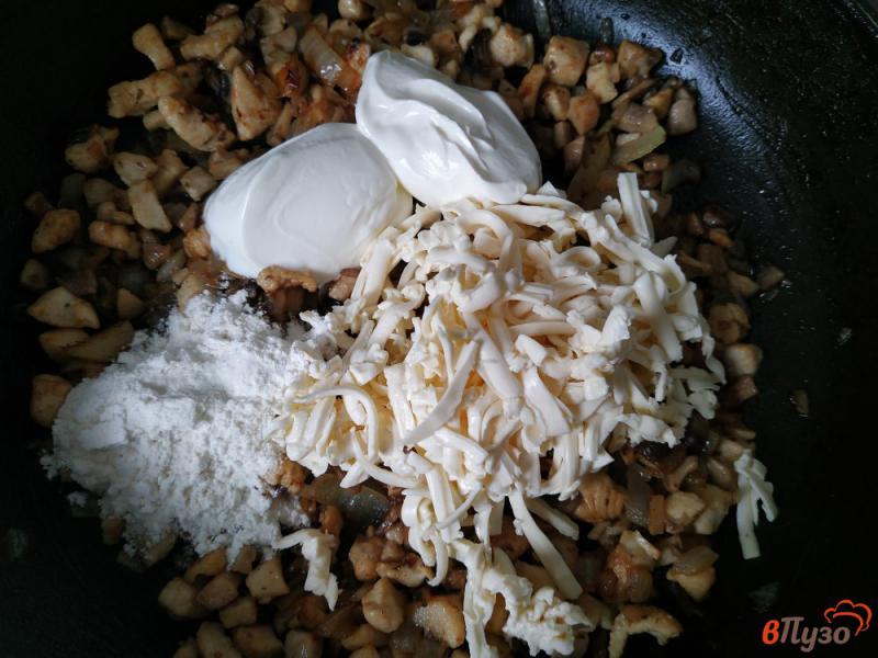 Фото приготовление рецепта: Жульен с грибами и курицей шаг №8