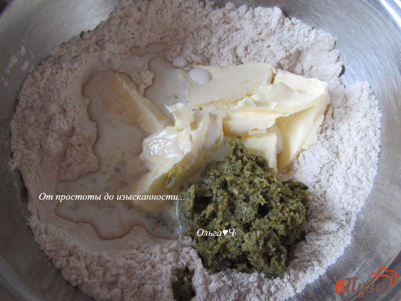 Фото приготовление рецепта: Цельнозерновые крекеры с соусом Песто шаг №1