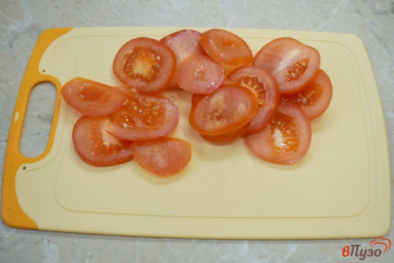 Фото приготовление рецепта: Гренки с помидорами под грилем шаг №5