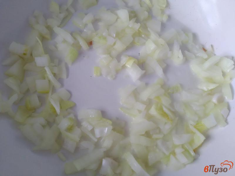 Фото приготовление рецепта: Салат печеночный с квашеной капустой шаг №5
