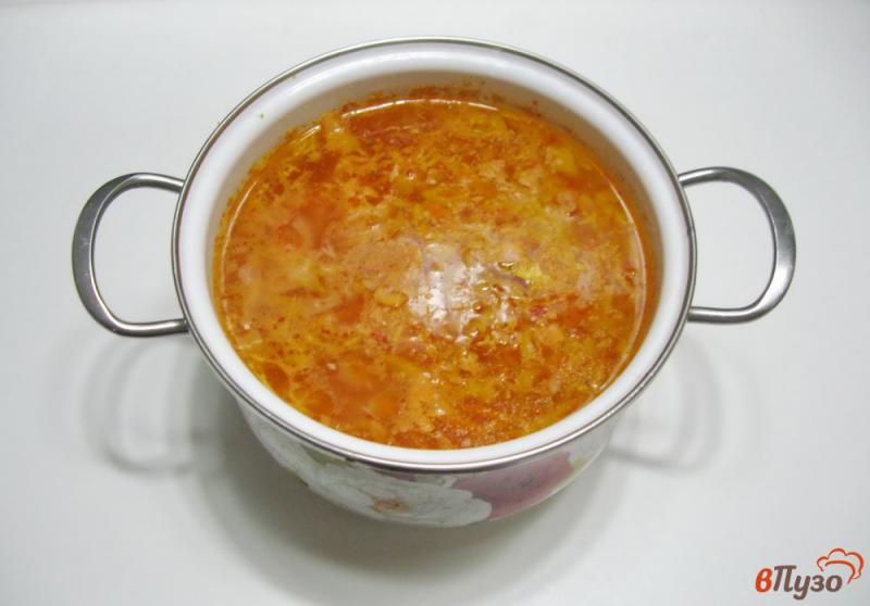 Фото приготовление рецепта: Щи из свежей капусты с сосисками шаг №6