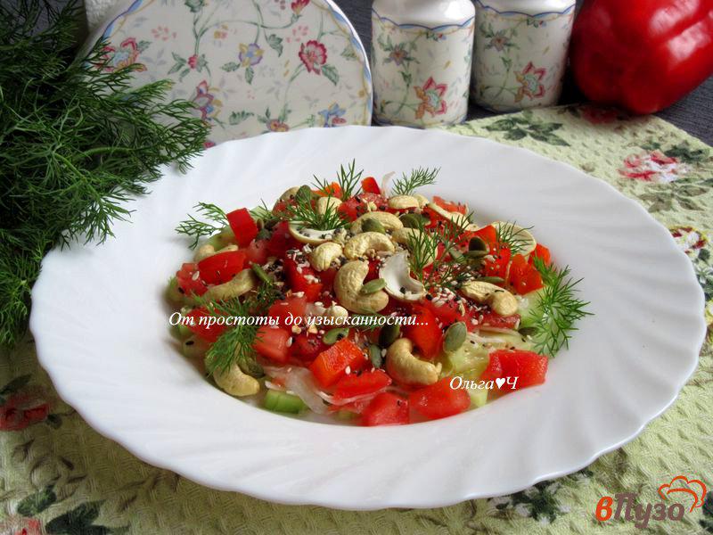 Фото приготовление рецепта: Овощной салат с квашеной капустой шаг №5