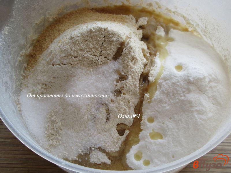 Фото приготовление рецепта: Томатный рисово-ячменно-овсяный хлеб шаг №3