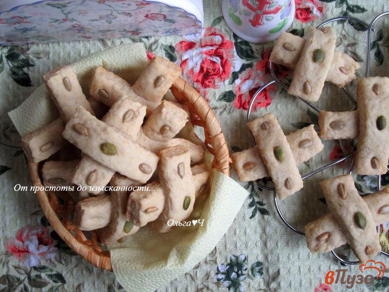 Фото приготовление рецепта: Рисовое печенье с семечками «Кресты» шаг №7