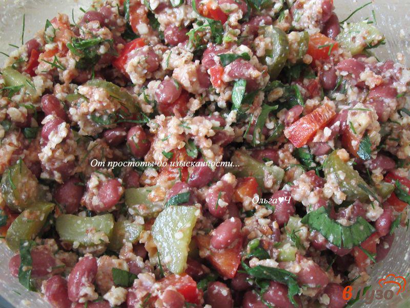 Фото приготовление рецепта: Салат из фасоли с орехами шаг №3
