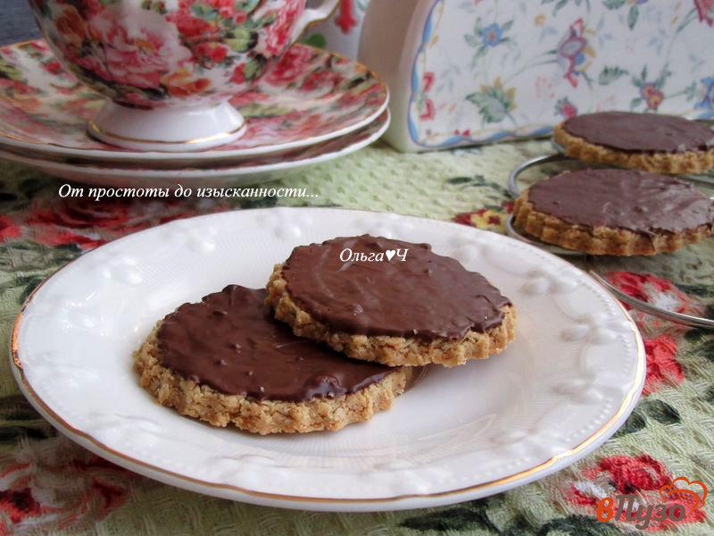 Фото приготовление рецепта: Хрустящее печенье с шоколадом шаг №7