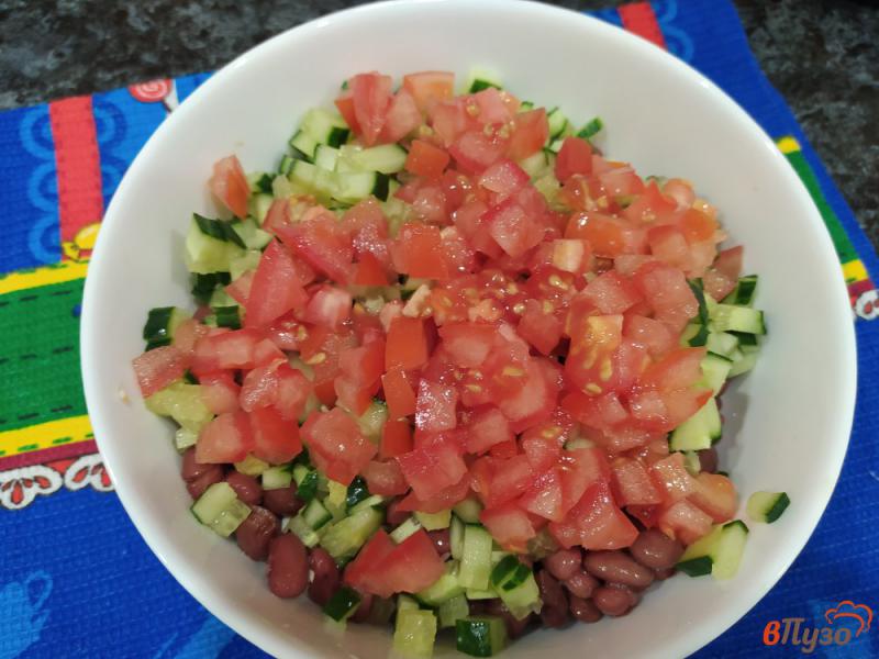 Фото приготовление рецепта: Овощной салат с копченым сыром шаг №4