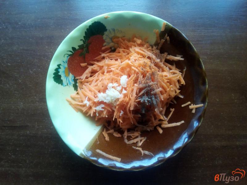 Фото приготовление рецепта: Маринованные капустные рулетики с морковью шаг №2