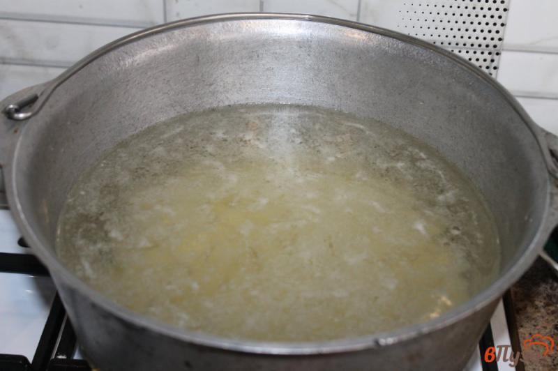 Фото приготовление рецепта: Сливочный суп с фрикадельками и грибами шаг №1