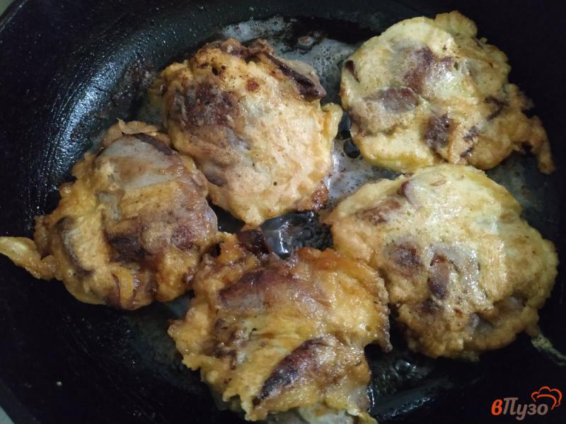 Фото приготовление рецепта: Печень куриная в сырном кляре шаг №8