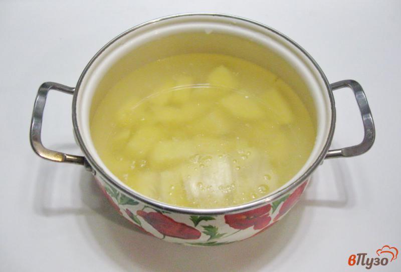 Фото приготовление рецепта: Суп с курицей и рисом шаг №1