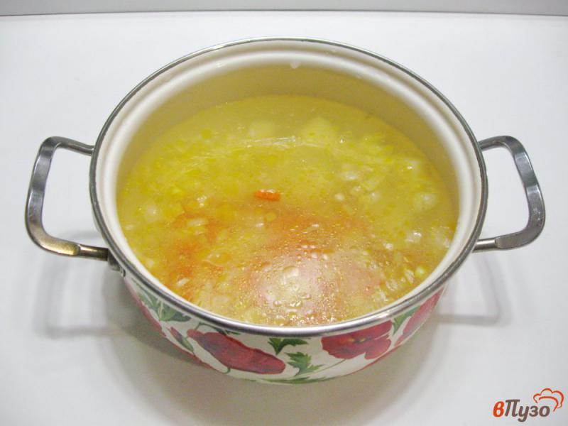 Фото приготовление рецепта: Суп с курицей и рисом шаг №2