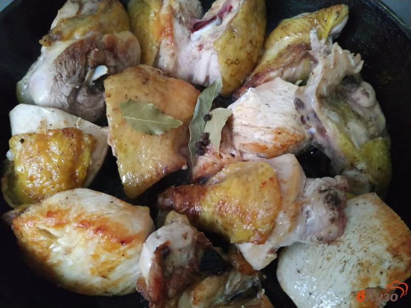 Фото приготовление рецепта: Тушеная курица шаг №5