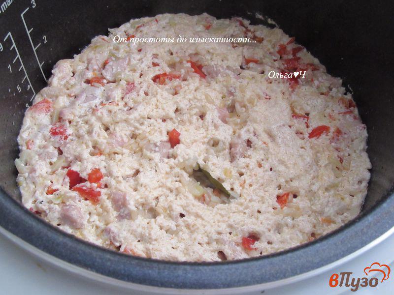Фото приготовление рецепта: Курица с коричневым рисом, сладким перцем и чесноком шаг №5
