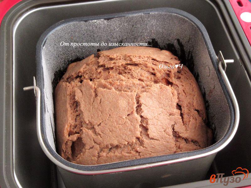Фото приготовление рецепта: Шоколадно-ячменный кулич с курагой шаг №5