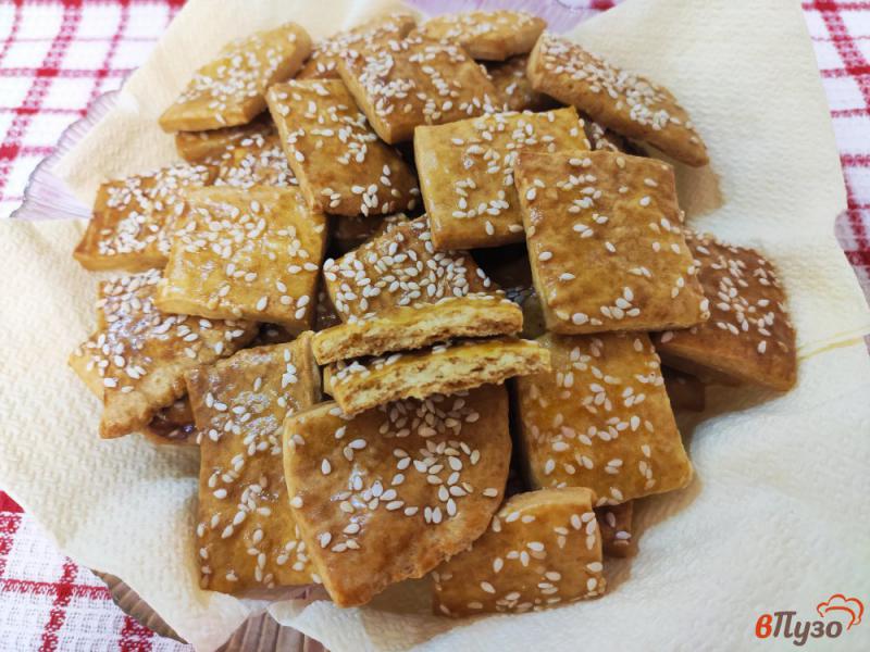 Фото приготовление рецепта: Солёное печенье с кунжутом шаг №11
