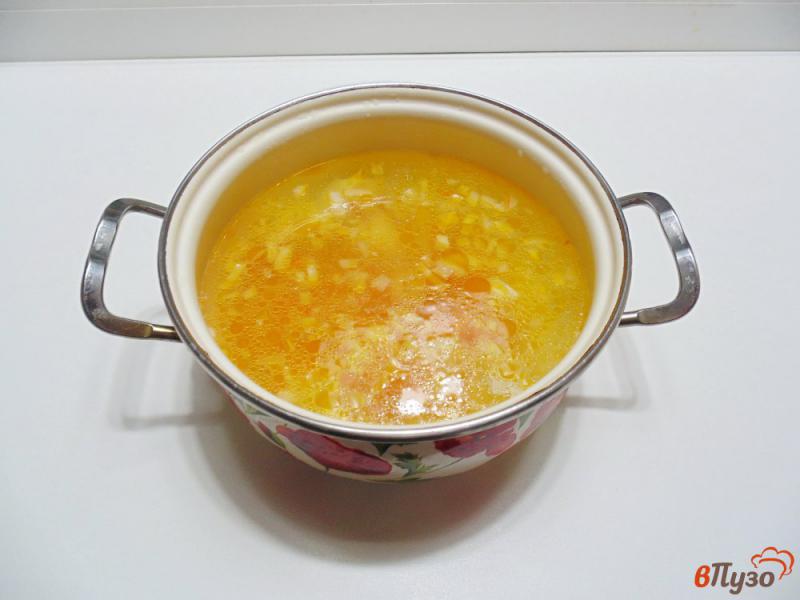 Фото приготовление рецепта: Куриный суп с лапшой удон шаг №4