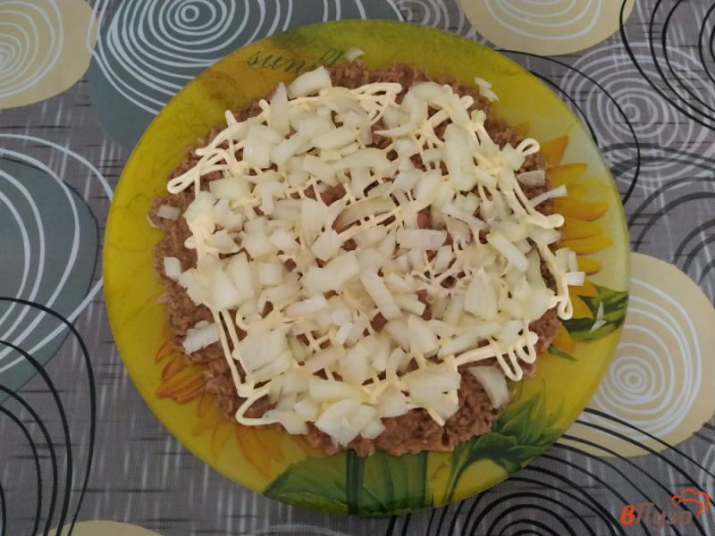 Фото приготовление рецепта: Салат мимоза с тунцом шаг №3