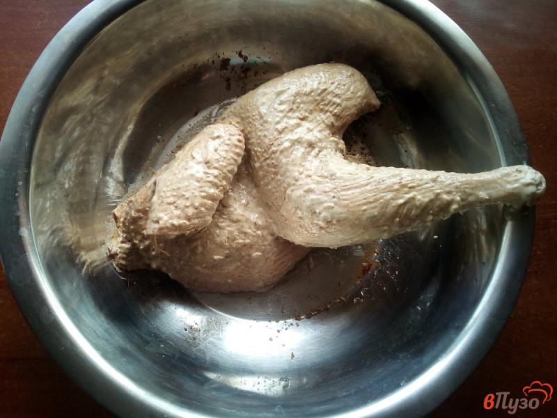 Фото приготовление рецепта: Домашний петух запечённый в духовке с картофелем шаг №3
