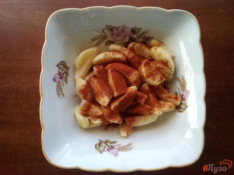 Фото приготовление рецепта: Домашний петух запечённый в духовке с картофелем шаг №4