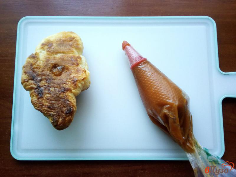 Фото приготовление рецепта: Круассаны с абрикосовым джемом шаг №19
