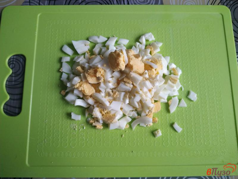 Фото приготовление рецепта: Салат крабовый с рисом шаг №3