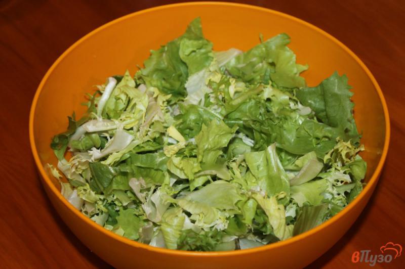 Фото приготовление рецепта: Микс салат с плавленым сыром сухариками и куриной грудкой шаг №1