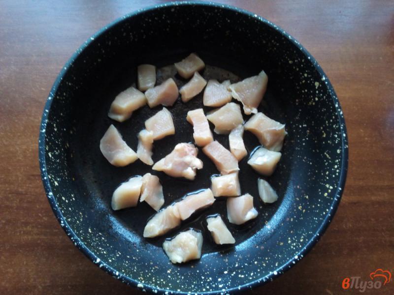 Фото приготовление рецепта: Овощная запеканка с курицей и сырно-картофельной корочкой шаг №1
