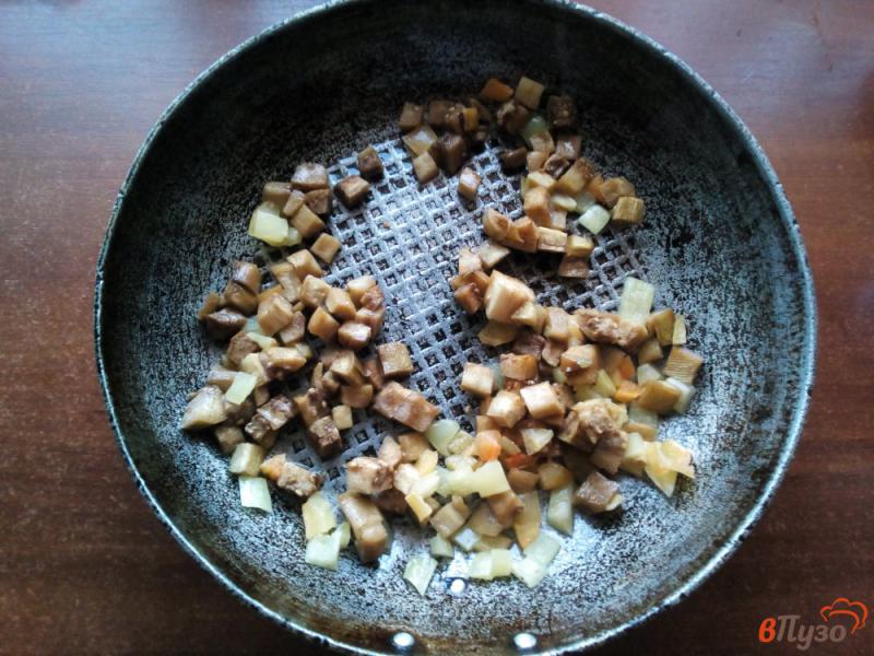 Фото приготовление рецепта: Овощная запеканка с курицей и сырно-картофельной корочкой шаг №3