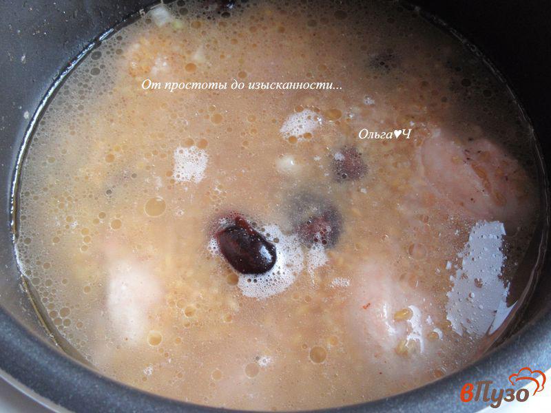 Фото приготовление рецепта: Плов с курицей и финиками по-мароккански шаг №5