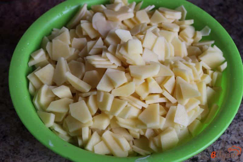 Фото приготовление рецепта: Жареный картофель с грибным миксом шаг №1