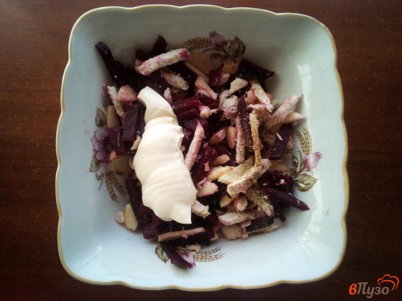 Фото приготовление рецепта: Салат со свеклой и куриной грудкой шаг №5