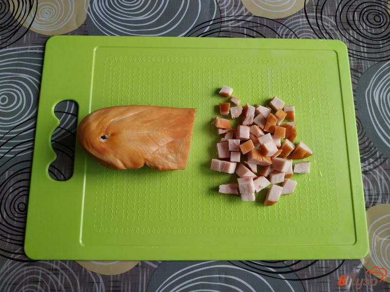Фото приготовление рецепта: Салат с ананасом шаг №3
