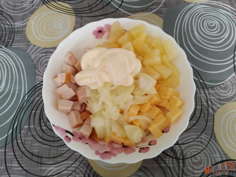 Фото приготовление рецепта: Салат с ананасом шаг №6