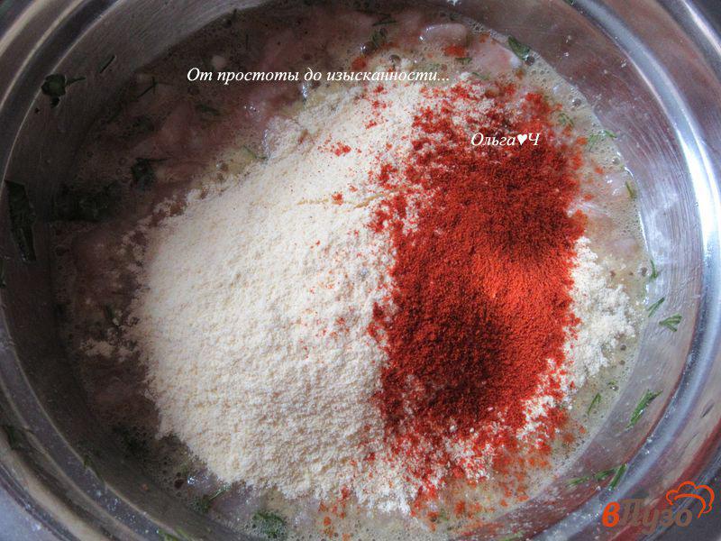 Фото приготовление рецепта: Рубленные куриные котлеты с кукурузной мукой шаг №2