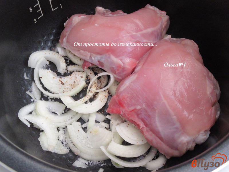Фото приготовление рецепта: Курица с морковью стручковой фасолью и кабачком шаг №1