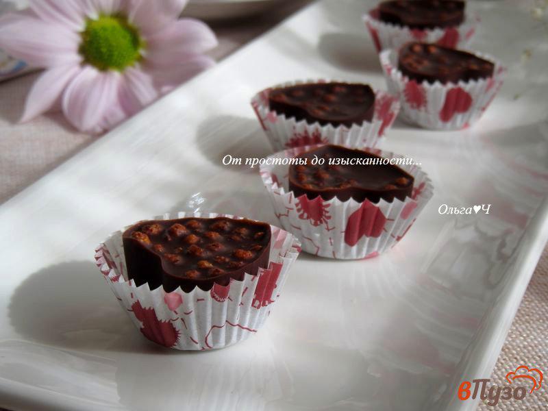 Фото приготовление рецепта: Темный шоколад «Гранола с воздушным рисом» шаг №5