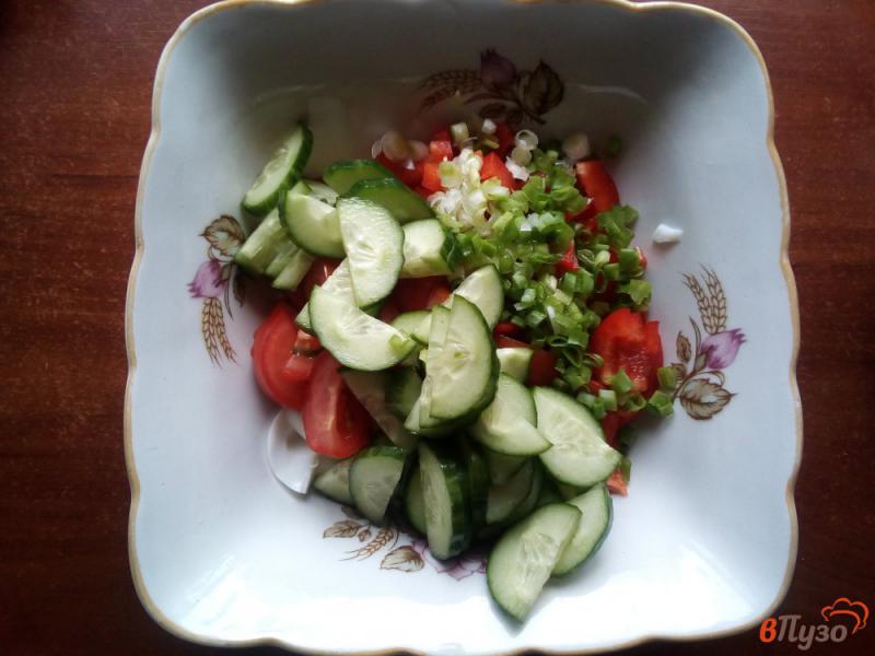 Фото приготовление рецепта: Салат из овощей с обжаренными грибами шаг №6