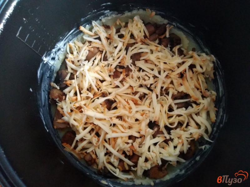 Фото приготовление рецепта: Запеканка картофельная с грибами шаг №6