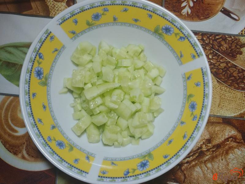 Фото приготовление рецепта: Салат из крабовых палочек шаг №4