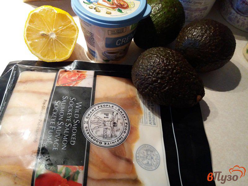 Фото приготовление рецепта: Тарталетки с авокадо и копченой кетой шаг №1