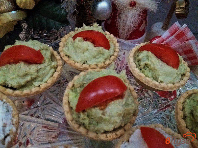 Фото приготовление рецепта: Тарталетки с авокадо и копченой кетой шаг №9