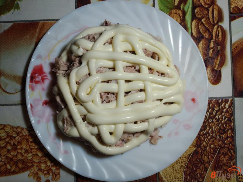 Фото приготовление рецепта: Салат слоёный с грибами шаг №4