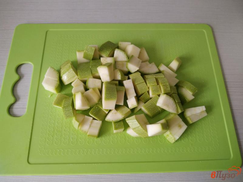 Фото приготовление рецепта: Кабачки тушеные с овощами шаг №1