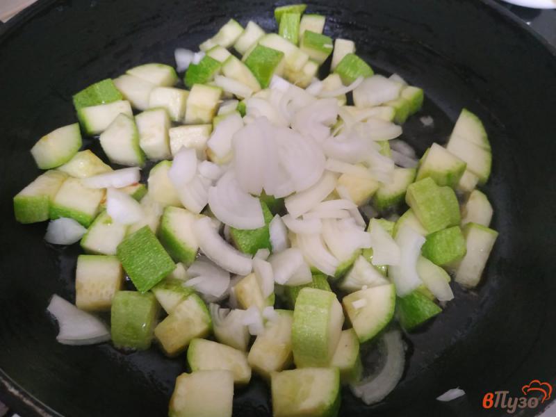 Фото приготовление рецепта: Кабачки тушеные с овощами шаг №4