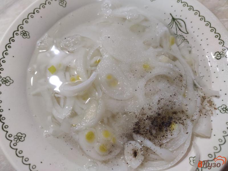 Фото приготовление рецепта: Салат из яичных блинчиков с печенью шаг №6