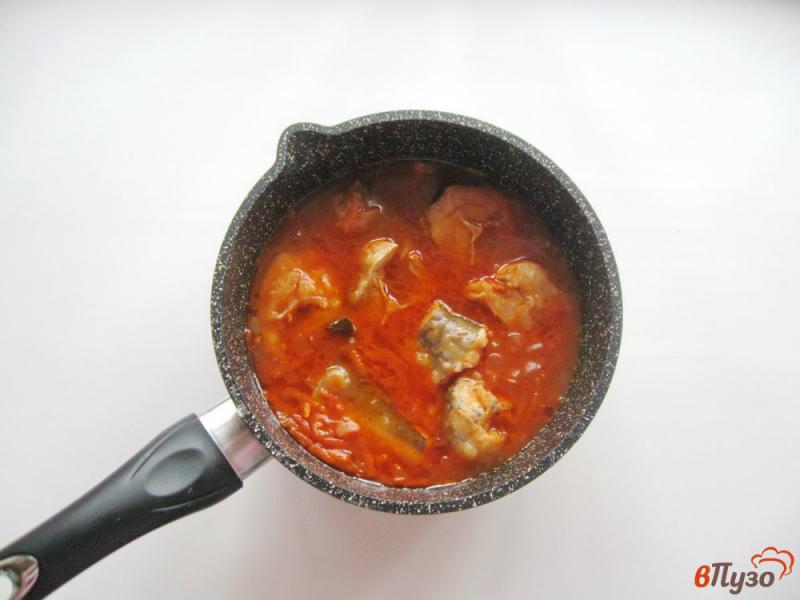 Фото приготовление рецепта: Хек в томатном соусе шаг №5