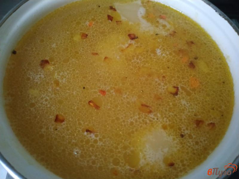 Фото приготовление рецепта: Гороховый суп с копчёными рёбрышками шаг №7