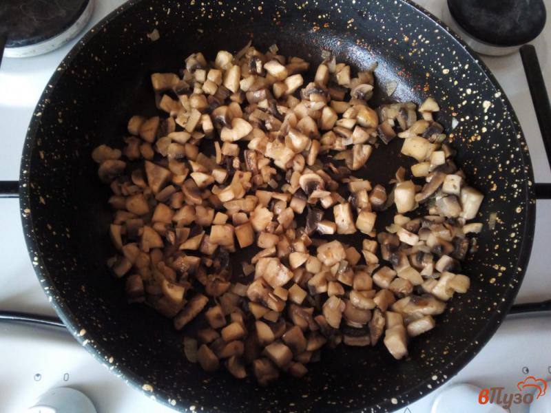 Фото приготовление рецепта: Котлеты гречневые с грибами шаг №3