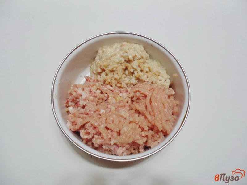 Фото приготовление рецепта: Тефтели в розовом соусе шаг №1